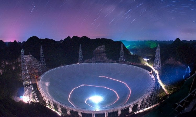 В Китае открыли для посещения туристами крупнейший радиотелескоп в мире. Фото.