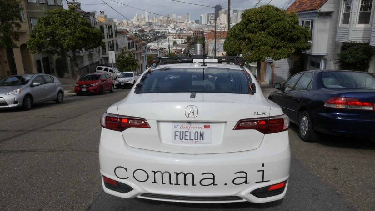 Comma.ai будет раздавать оборудование для автопилотов бесплатно в обмен на данные. Фото.