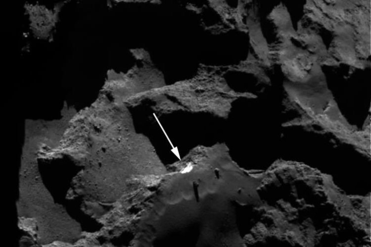 Большой спор: развалится ли комета 67P? Жестокое время года. Фото.
