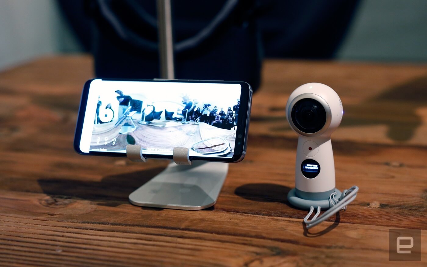 Итоги Samsung Unpacked 2017: два новых флагмана, новая Gear VR, новая камера, роутер и док-станция. Распознавание лица. Фото.