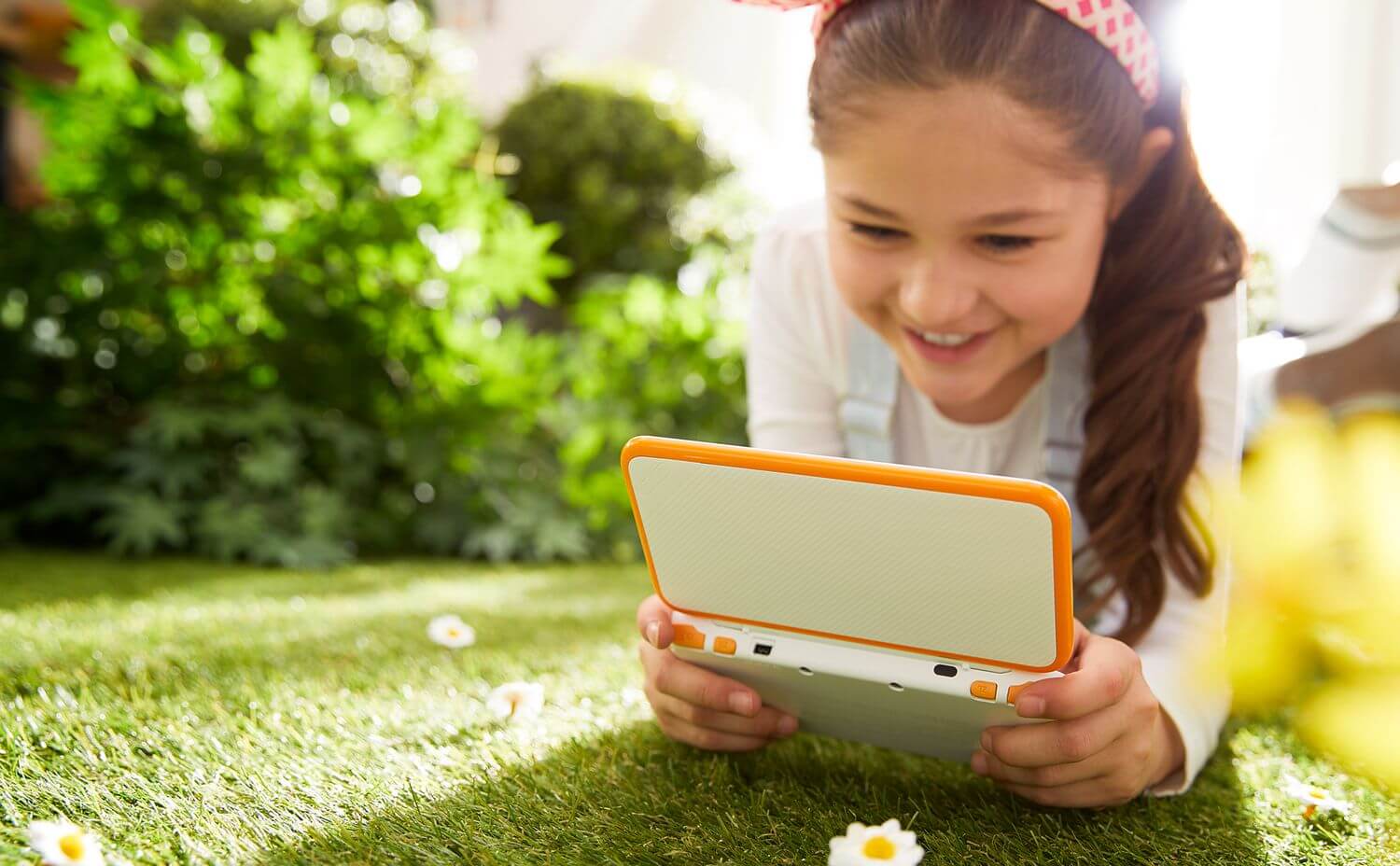 Компания Nintendo представила новую версию своей карманной консоли.. Фото.