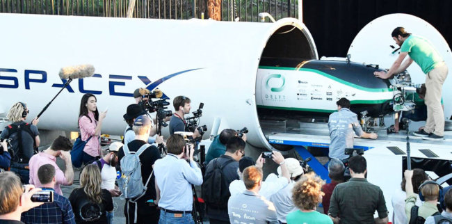 Новые испытания капсул Hyperloop начнутся в августе. Фото.