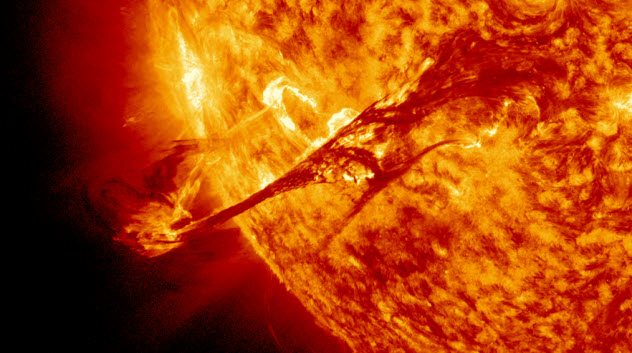 10 случаев, когда планета была на грани апокалипсиса. Солнечный удар по Земле. Фото.