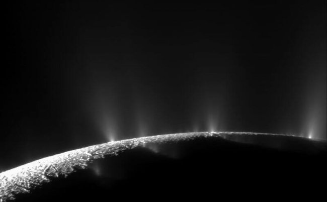 NASA: на Энцеладе имеются все условия для зарождения жизни. Фото.