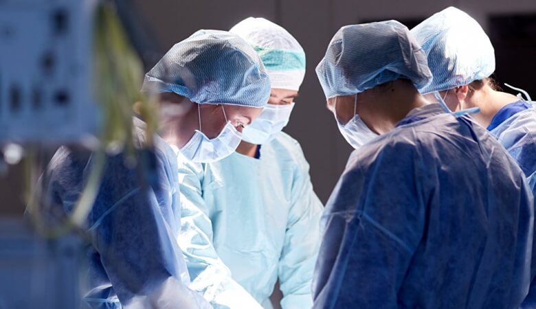 Китайские хирурги вырастят девушке новое лицо на её груди.. Фото.