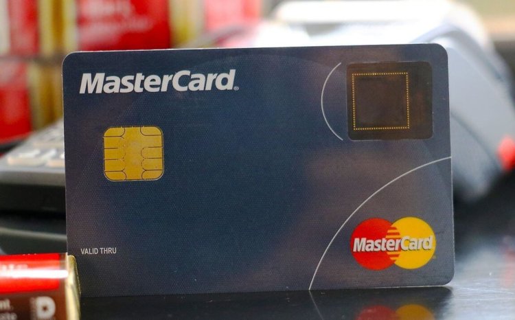 Компания Master Card выпустила тестовую партию биометрических карт. Фото.