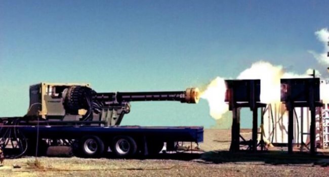 General Atomics провела первые стрельбы управляемыми снарядами из рельсотронной пушки. Фото.