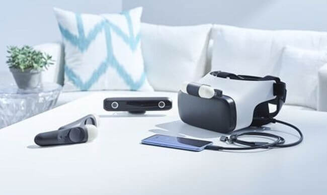 Компания HTC выпустила ещё одну необычную VR-гарнитуру. Фото.
