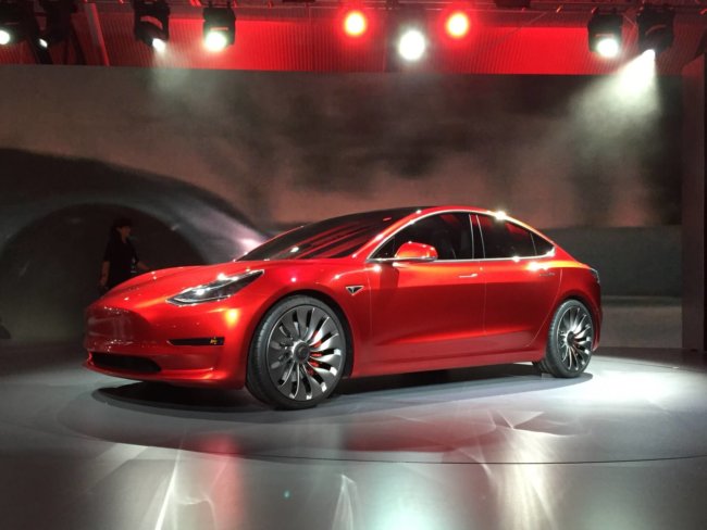 Tesla Model 3 получит до 100 разных комплектаций