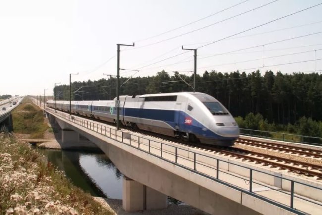 Франция к 2023 году начнет использовать высокоскоростные автономные поезда. Фото.
