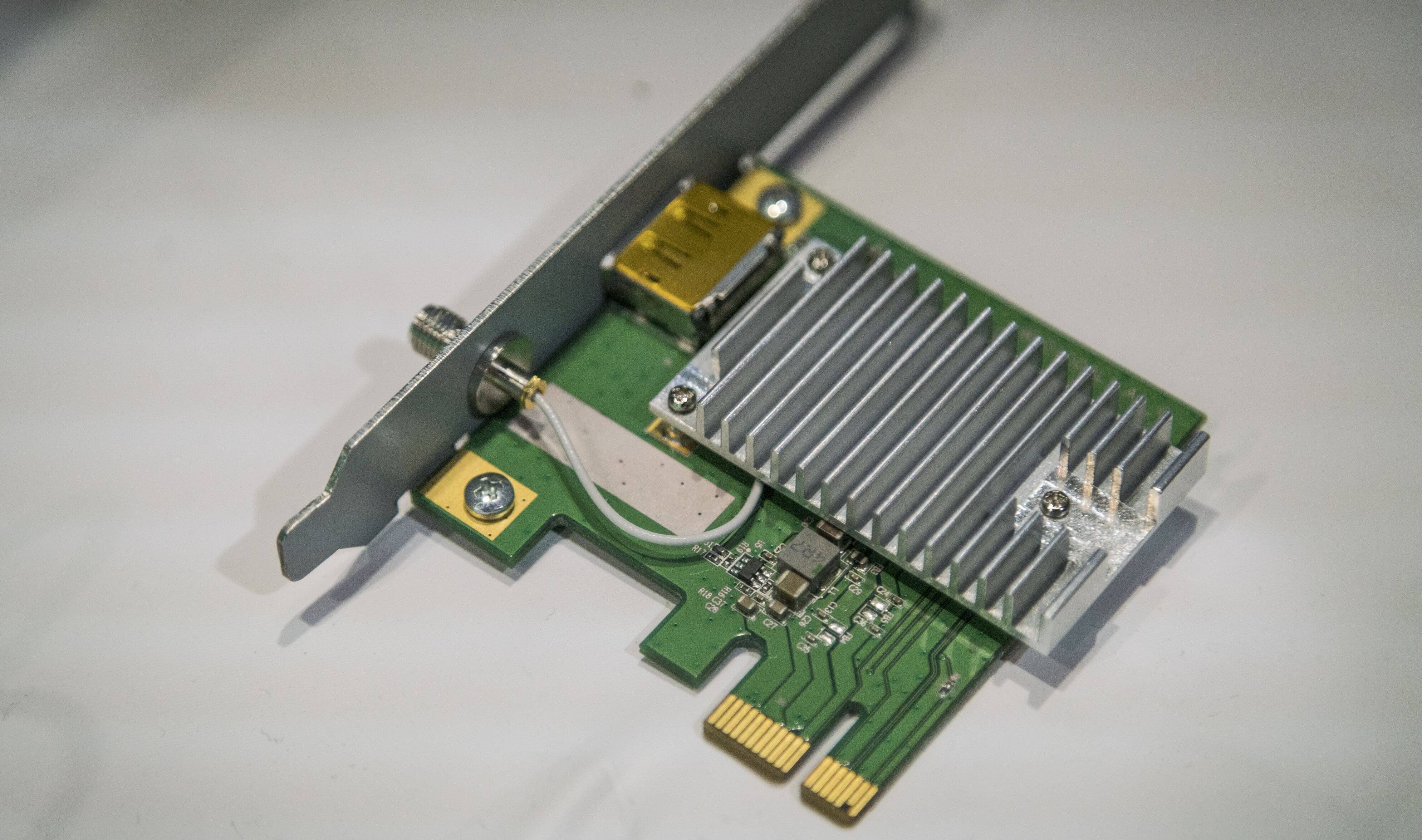 HTC продемонстрировала беспроводную версию VR-гарнитуры Vive.. Фото.