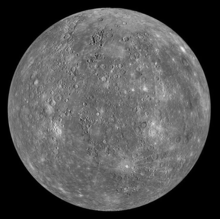 Могут ли у лун быть свои луны? Однообразная, но красивая Луна. Фото.