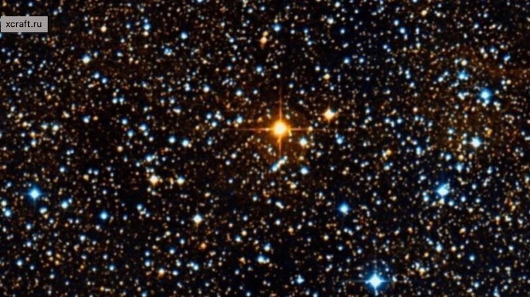 Приближенный снимок красного гиганта UY Scuti, обработанный при помощи телескопа обсерватории Резерфорда. Эта яркая звезда может быть всего лишь «точкой» для большинства телескопов, но на деле это крупнейшая звезда из всех известных человечеству. Фото.