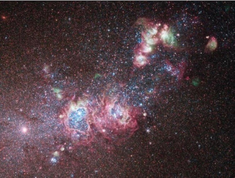 Молодой регион звездообразования в нашем собственном Млечном Пути. По мере того как газовые облака уплотняются под действием гравитации, протозвезды нагреваются и становятся плотнее, пока в их ядрах, наконец, не начинается синтез. Фото.