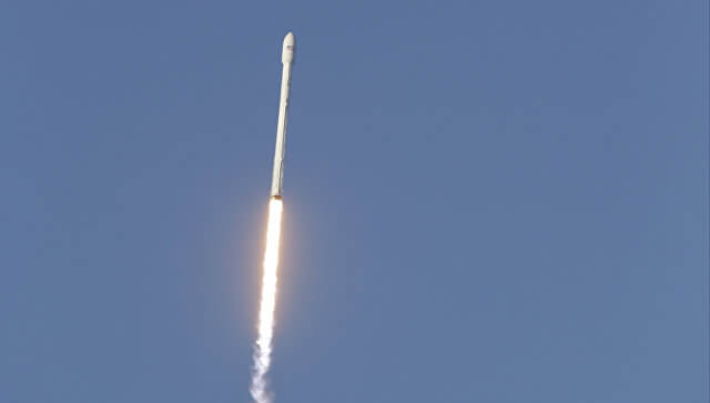 С третьей попытки в SpaceX запустили спутник, но ракету не спасли — она утонула. Фото.