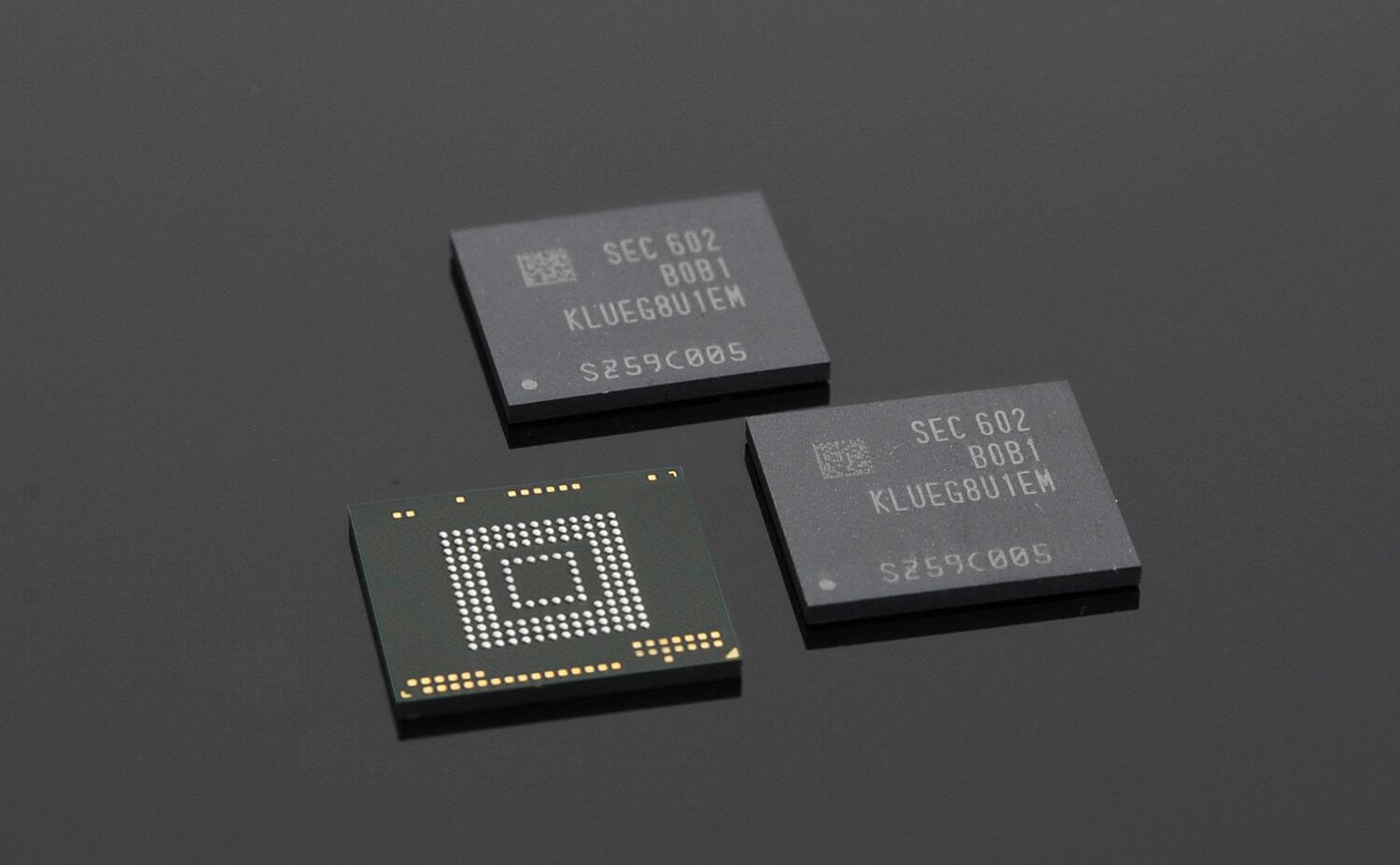 Samsung увеличивает производство чипов памяти