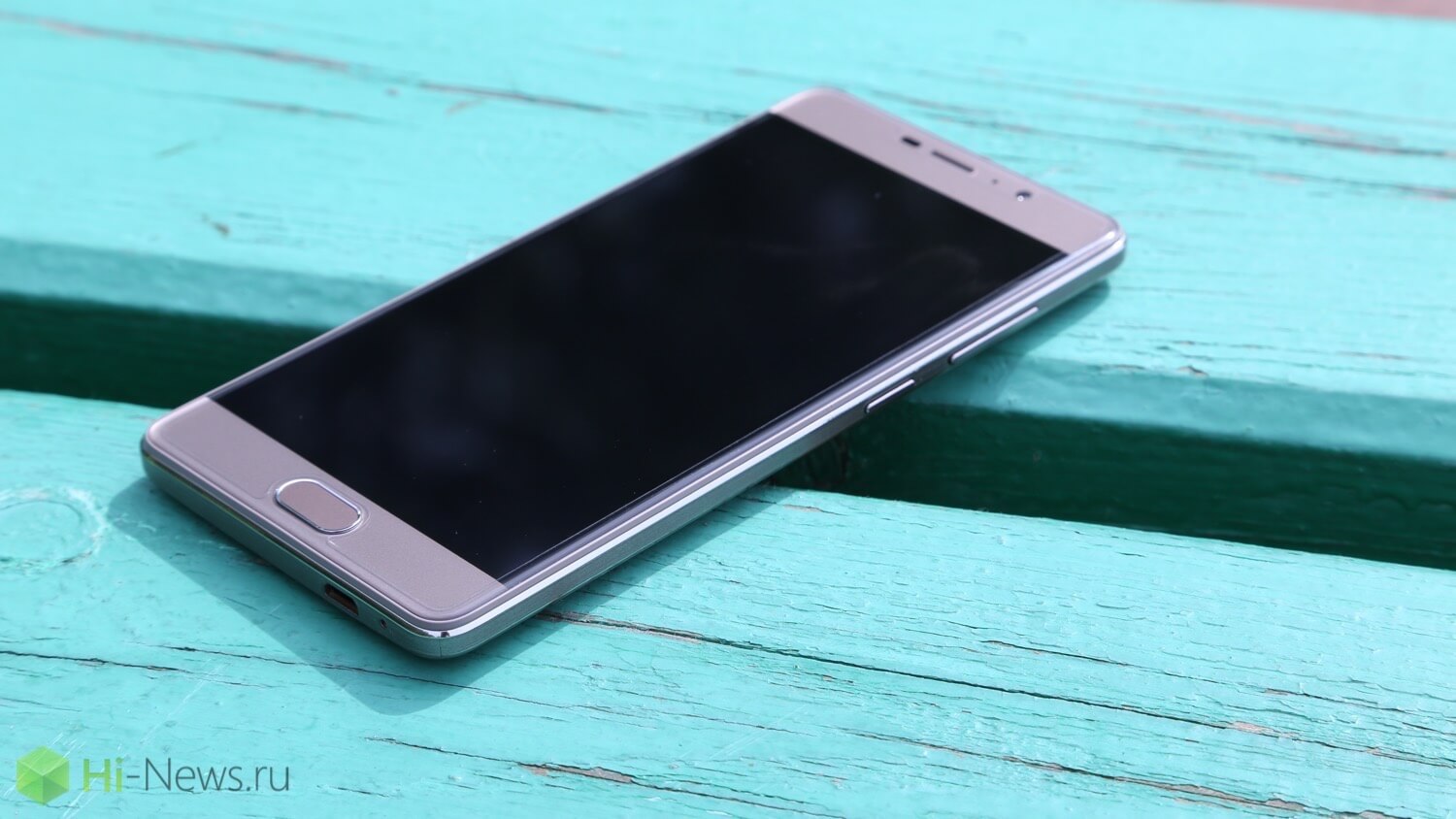 Смартфон BQ Space — «космический» флагман за 11 000 рублей.. Фото.