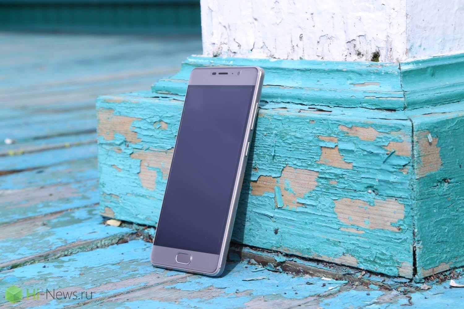 Смартфон BQ Space — «космический» флагман за 11 000 рублей.. Фото.