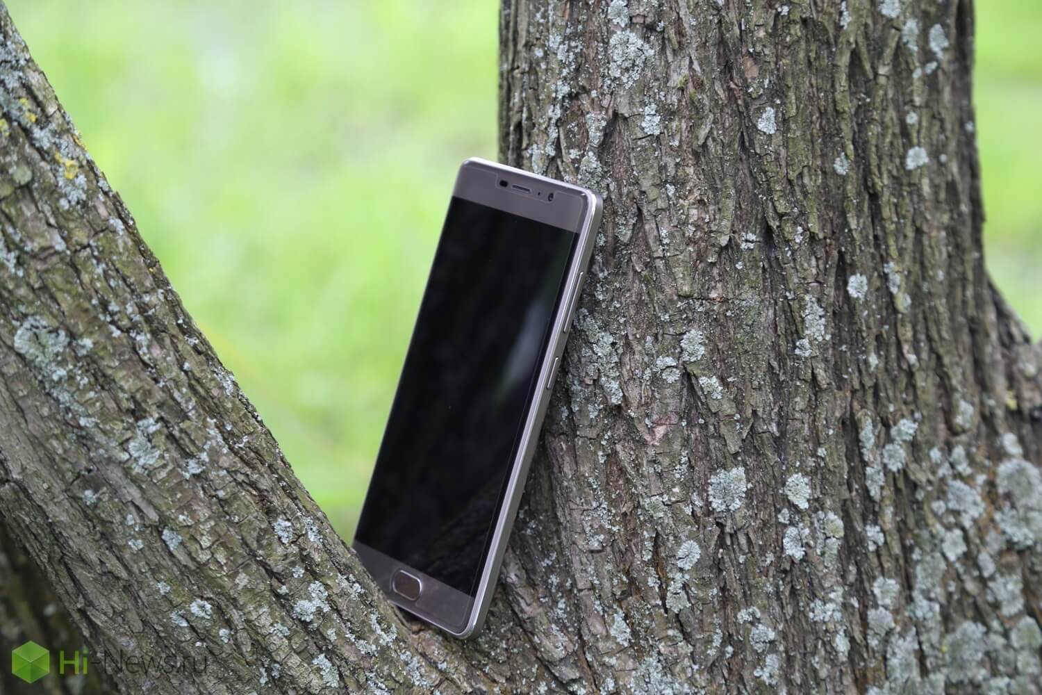 Смартфон BQ Space — «космический» флагман за 11 000 рублей.. Фото.