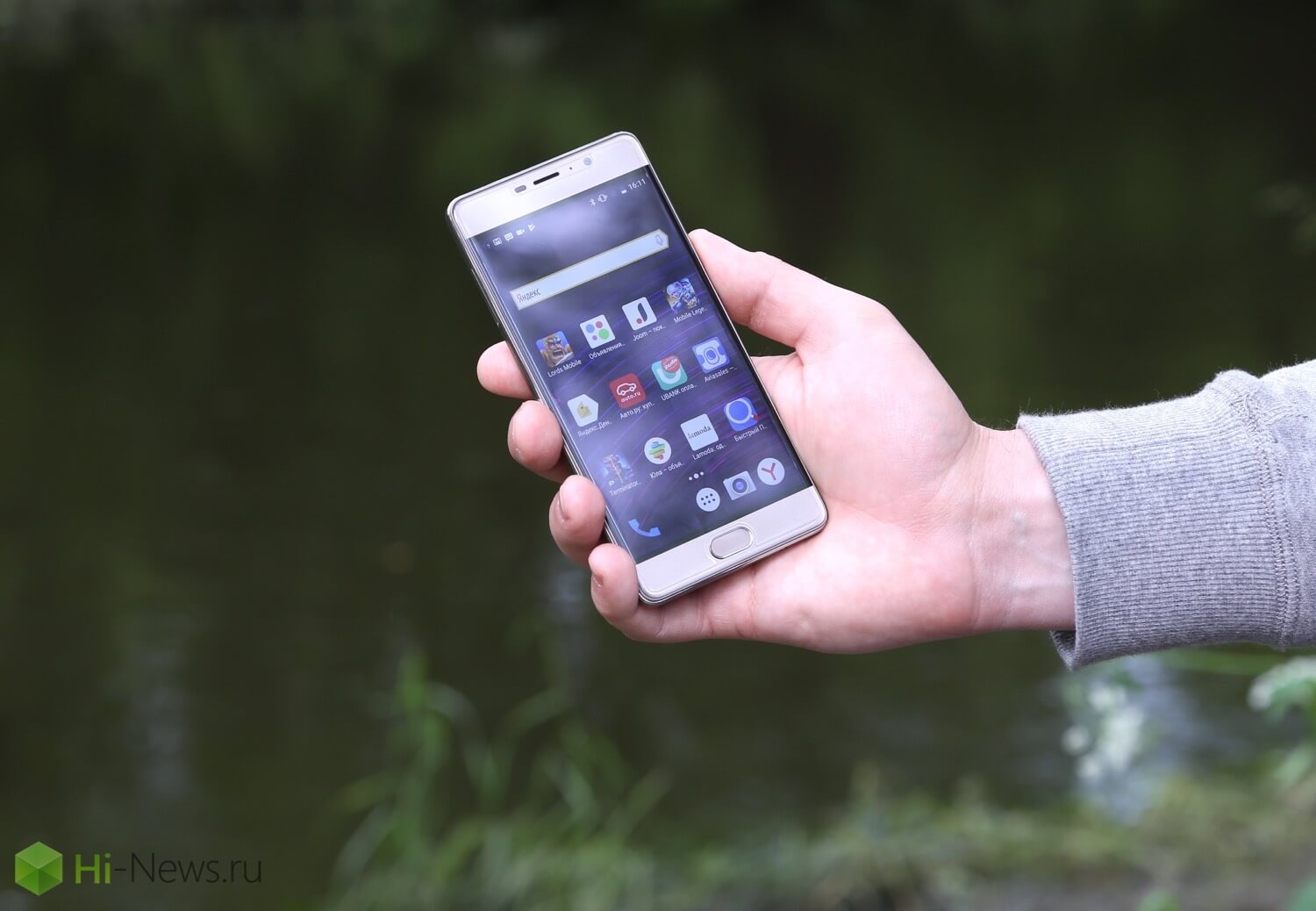 Смартфон BQ Space — «космический» флагман за 11 000 рублей.. Фото.