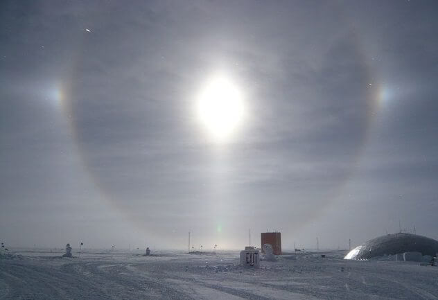 10 невероятных фактов о жизни на Южном полюсе. Часы не нужны. Фото.