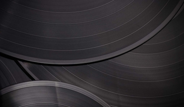 После 30-летнего перерыва Sony возобновила производство виниловых пластинок. Фото.