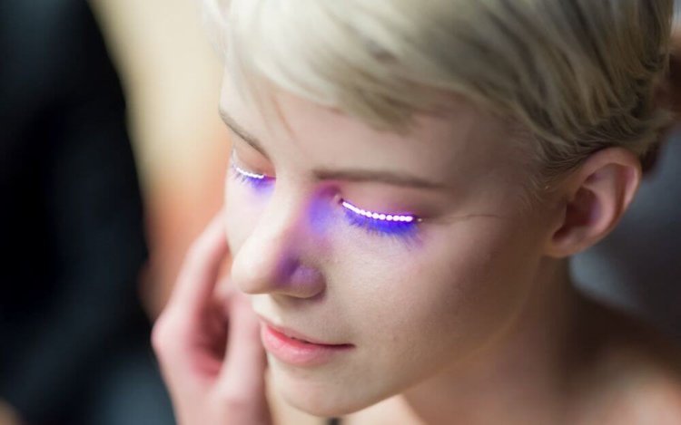 Мода будущего: интерактивные светодиодные ресницы f.lashes. Фото.
