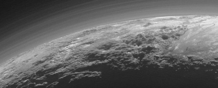 Астрономы рассказали о еще одной интересной загадке Плутона. Фото.