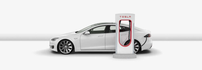Tesla запатентовала технологию замены батарей электромобилей «на лету». Фото.