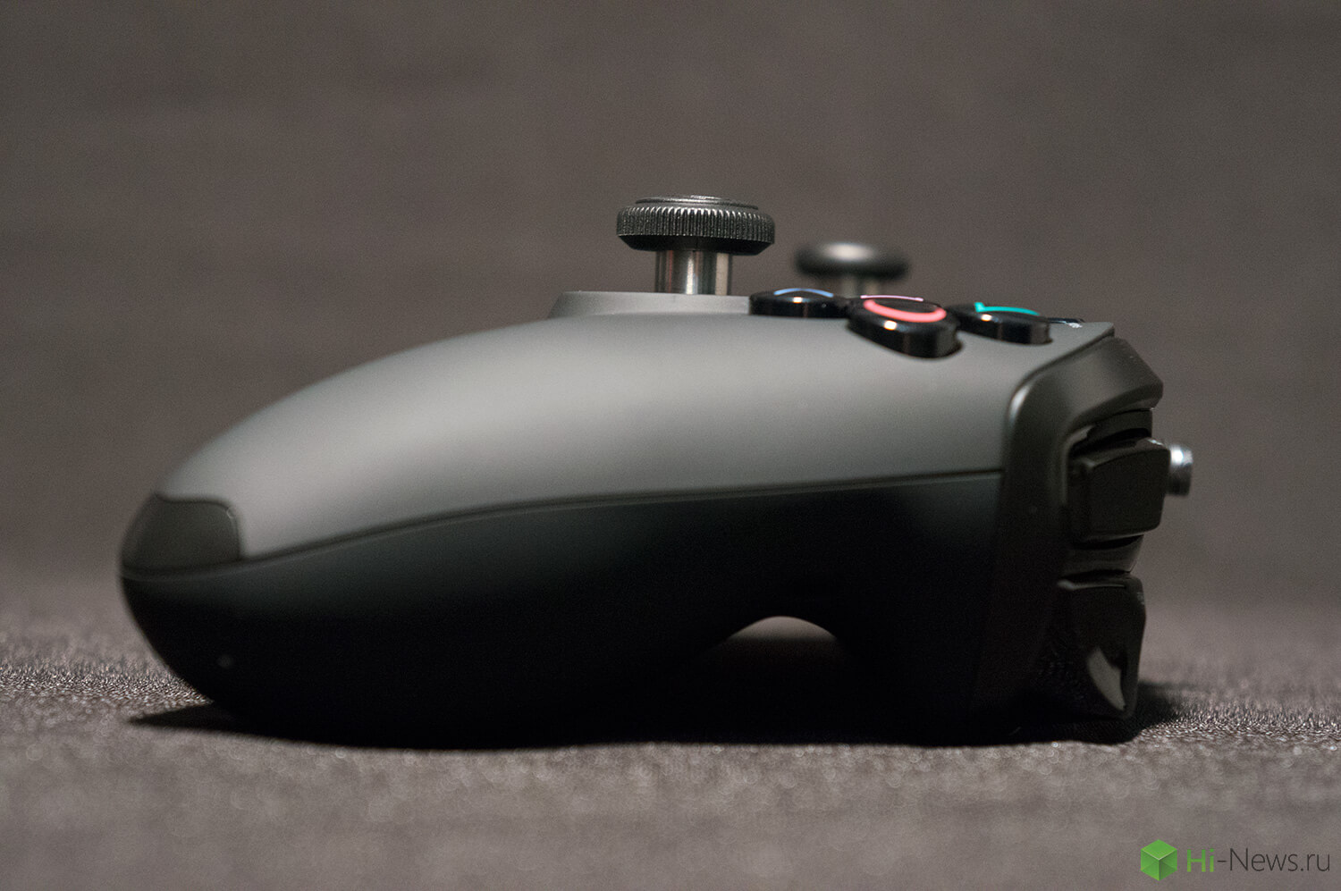 Обзор профессионального игрового контроллера Nacon Revolution Pro Controller.. Фото.