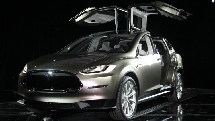 Tesla Model X подешевели. Фото.