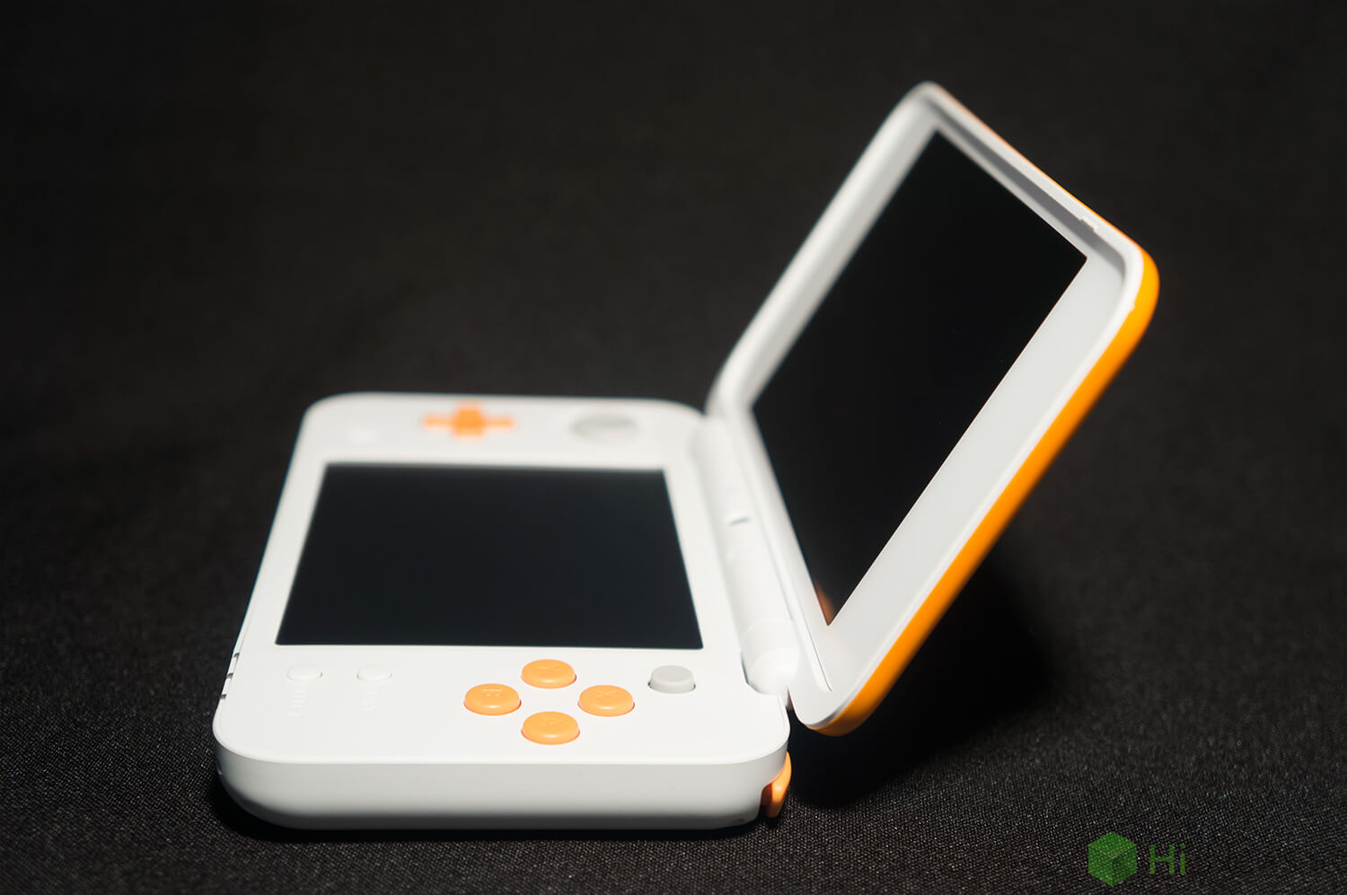 Обзор игровой консоли New Nintendo 2DS XL.. Фото.