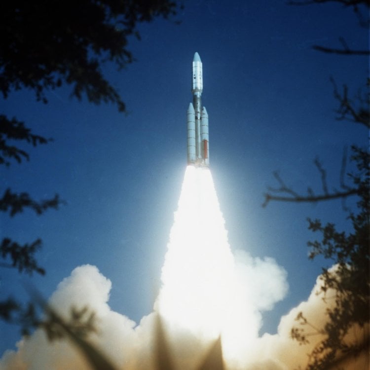 После 40 лет службы космические зонды «Вояджеры» по-прежнему в строю. Запуск космической миссии «Вояджер-2». 20 августа 1977 года. Фото.