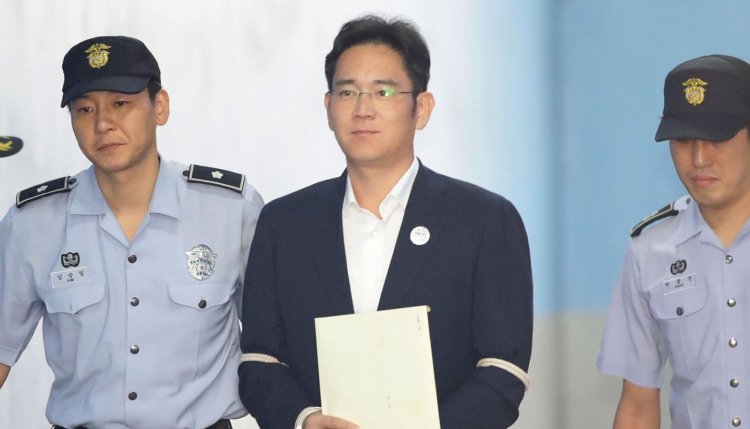 Глава компании Samsung проведёт пять лет в тюрьме. Фото.