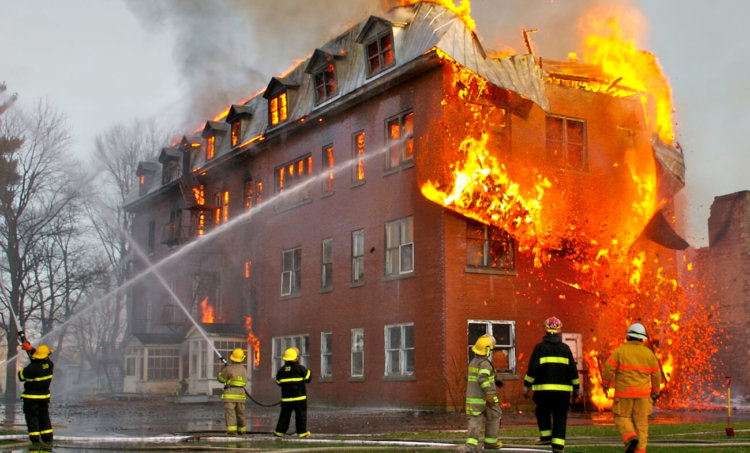 Виртуальная реальность научит, что делать во время пожара. Фото.
