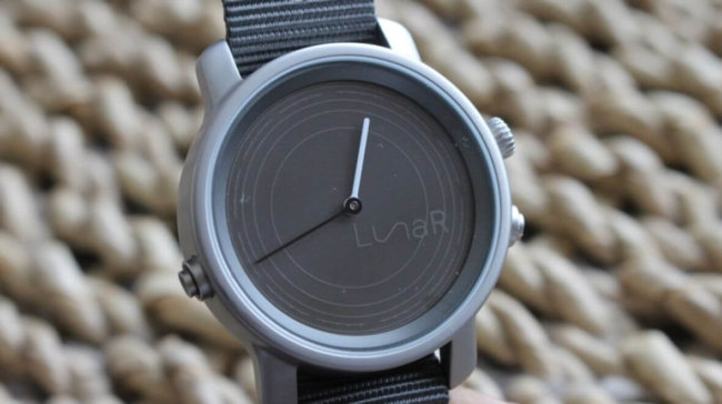 Разработаны «умные» часы на солнечной батарее. Фото.