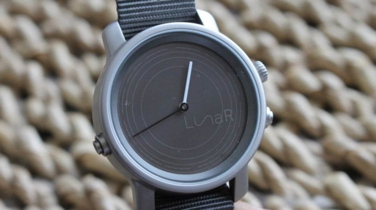 Разработаны «умные» часы на солнечной батарее. Фото.