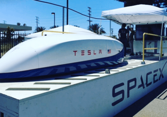Капсула Hyperloop от Tesla поставила новый рекорд по скорости. Фото.