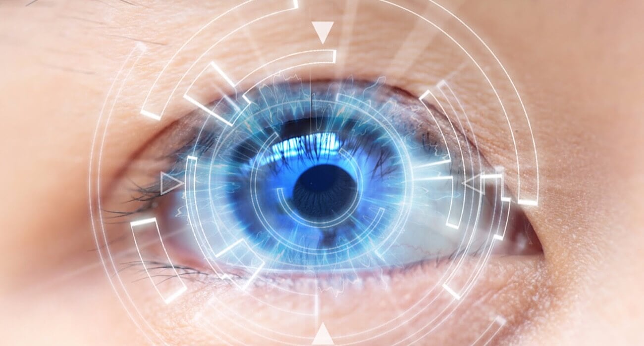 Глазной имплант от Google. В теории, искусственный глаз Google может полностью восстановить зрение. Фото.