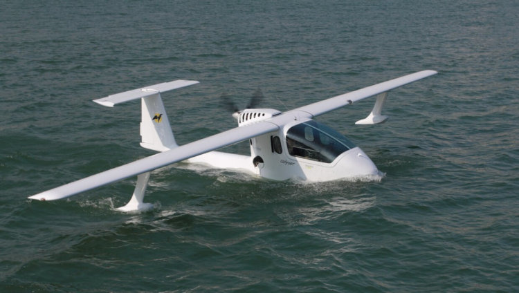 В Китае разработали первый в мире водный самолёт-беспилотник. Фото.