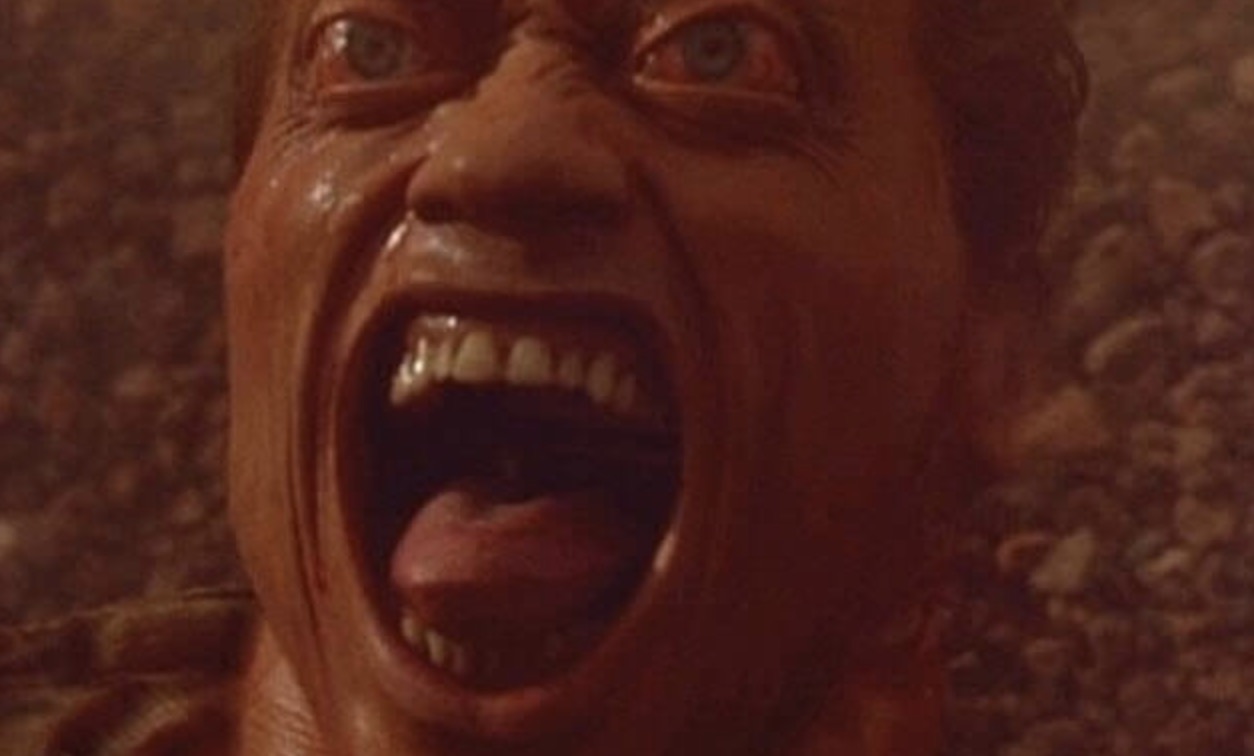 Нехватка кислорода. Кадр из фильма «Вспомнить все». Фото.