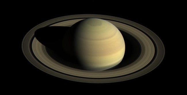 10 невероятных теорий о загадочном Сатурне. Фото.