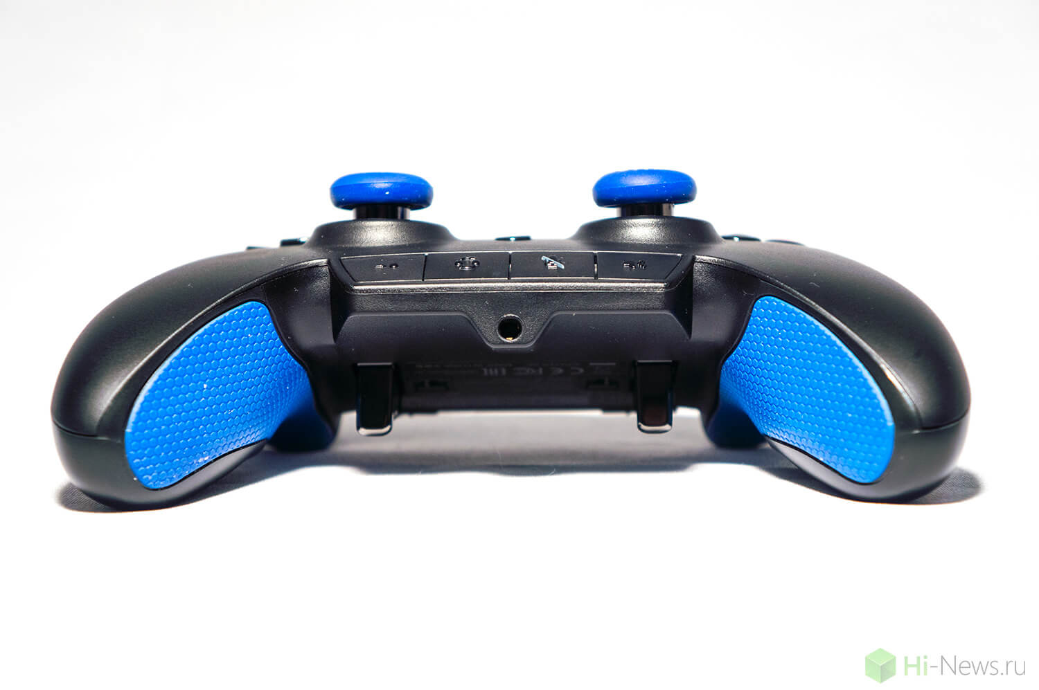 Обзор профессионального игрового контроллера Razer Raiju.. Фото.