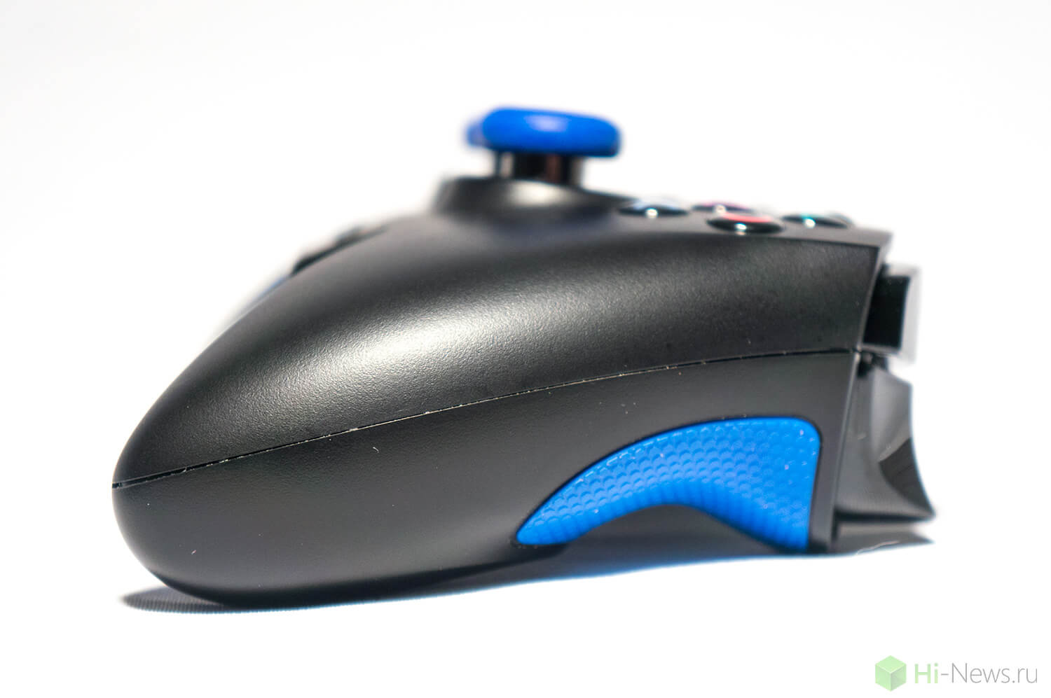 Обзор профессионального игрового контроллера Razer Raiju.. Фото.