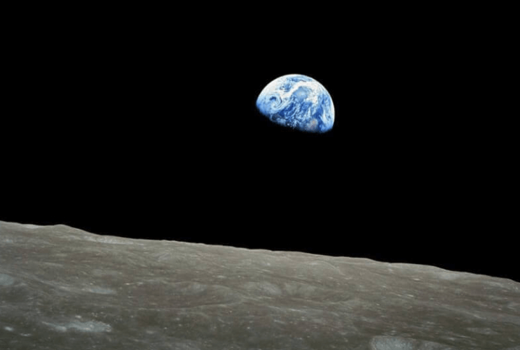 Фотография «восходящей Земли», сделанная «Аполлоном-8». Восходящая Земля выглядит потрясающе. Фото.