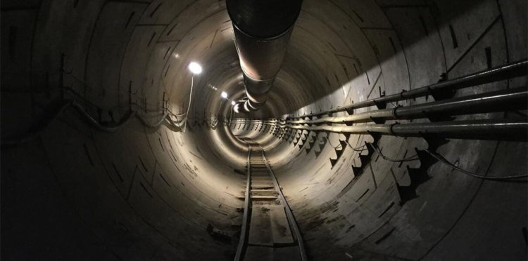 Илон Маск показал первый отрезок тоннеля под Лос-Анджелесом. Фото.