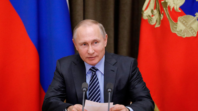 Путин поручил ЦБ придумать налог на майнинг до лета 2018 года. Фото.