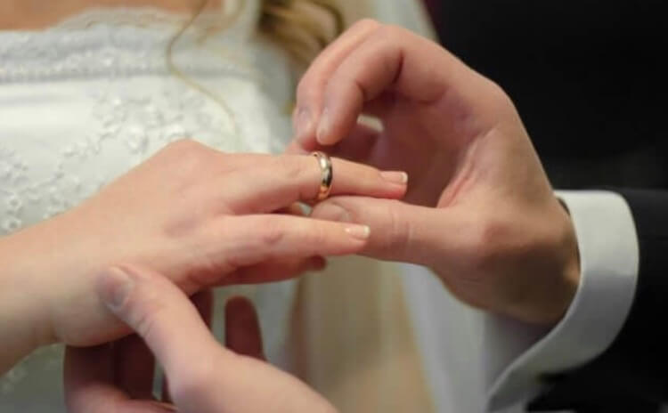 Кольцо это лучший символ Сатурна. Фото.