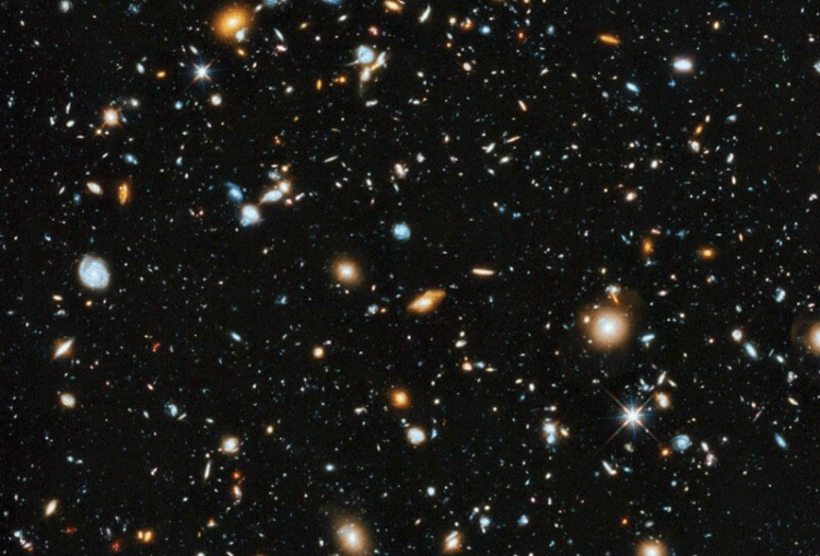 Extreme Deep Field Хаббла. Звездное небо очень многогранно, если рассмотреть его повнимательнее. Фото.