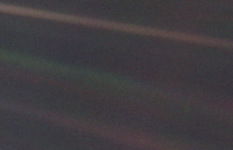 Бледная голубая точка. А вы слышали про бледную голубую точку? Фото.